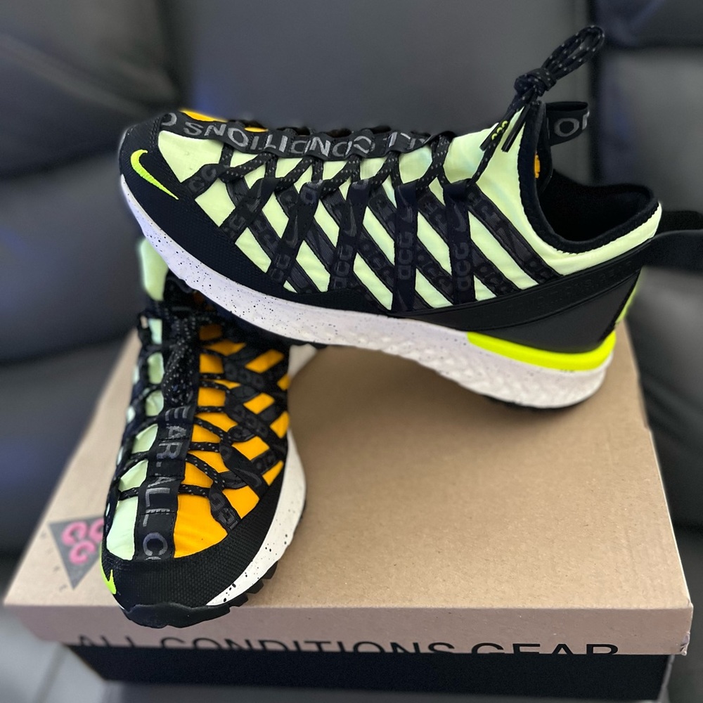 ACG React Terra Gobe
Brand new size 7.5 men, never worn, box in great condition.